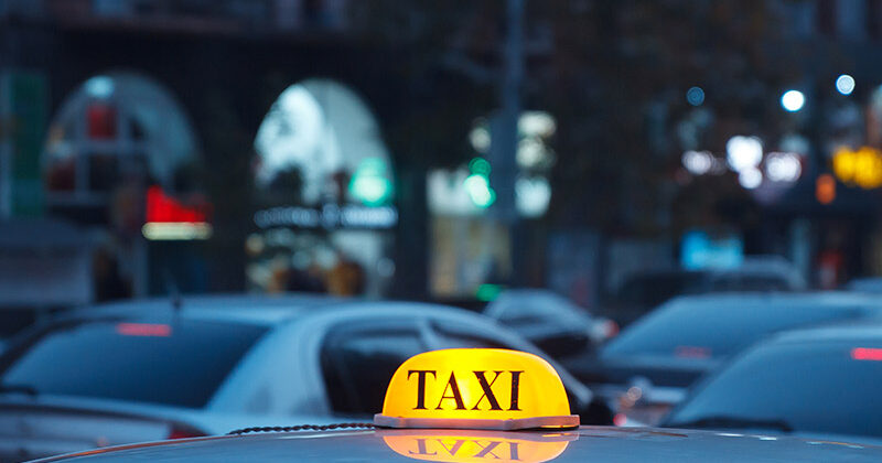 Reconversion professionnelle : ce que vous devez savoir pour devenir chauffeur taxi !