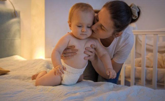 Habiller bébé la nuit : conseils pour un sommeil paisible