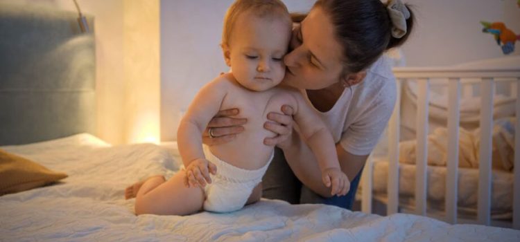 Habiller bébé la nuit : conseils pour un sommeil paisible