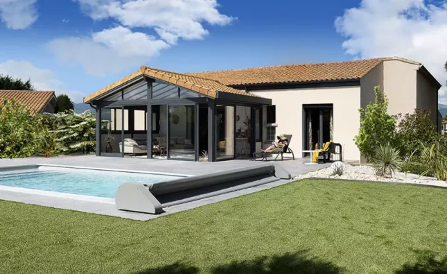 Un agrandissement sur mesure en aluminium : la solution élégante pour valoriser votre maison