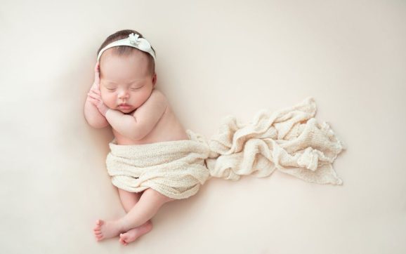 À quel âge réaliser les photos de nouveau-né avec un photographe ?