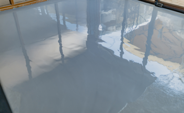 Formation en résine : que faut-il savoir avant de prendre son premier chantier ?