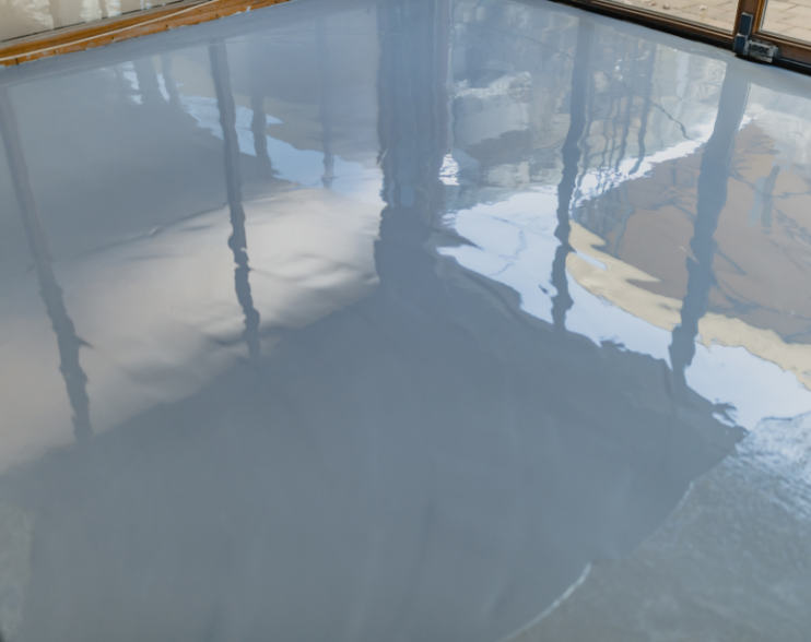 Formation en résine : que faut-il savoir avant de prendre son premier chantier ?