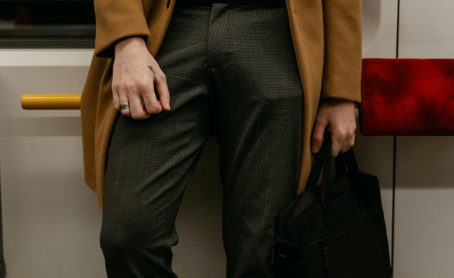 Les pantalons larges homme : la tendance streetwear qui domine 2026