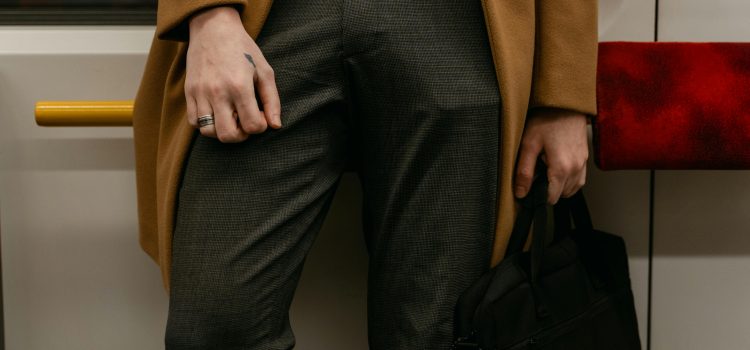 Les pantalons larges homme : la tendance streetwear qui domine 2026