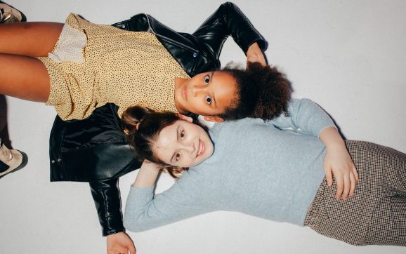 Comment choisir un grossiste de vêtements garçon fiable pour son business ?