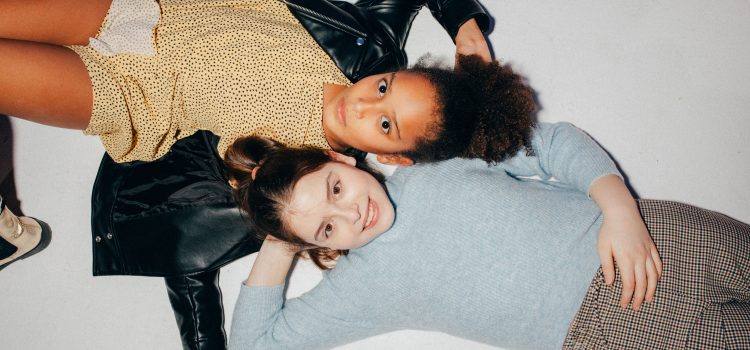 Comment choisir un grossiste de vêtements garçon fiable pour son business ?