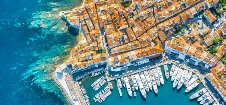 Immobilier à Saint-Tropez : un marché d’exception entre prestige et rareté