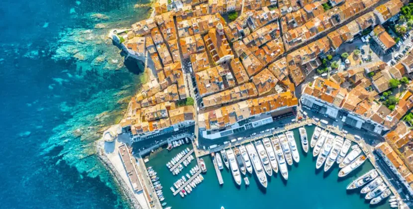 Immobilier à Saint-Tropez : un marché d’exception entre prestige et rareté