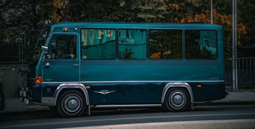 Location de minibus pour une association : comment bien s’organiser ?